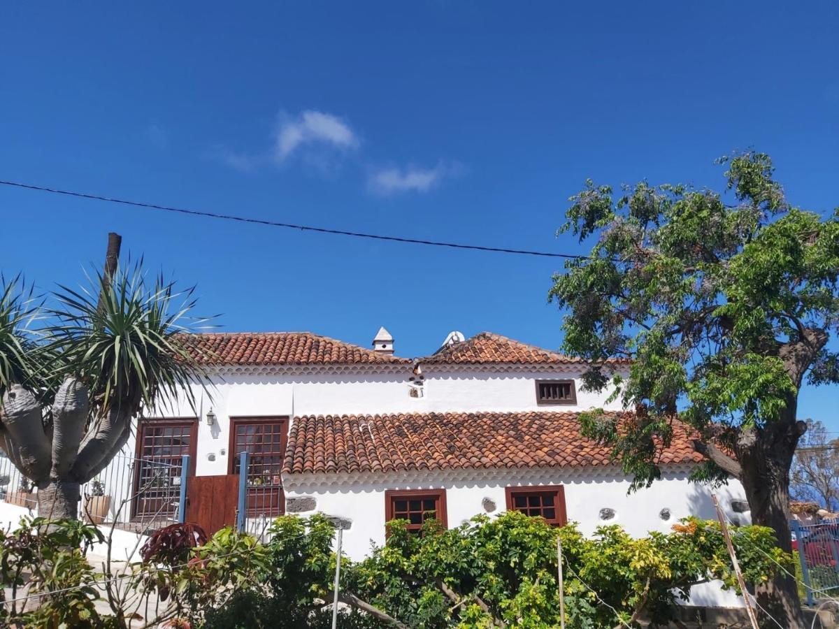 Villa-sleeps4-parking-garden-pool-nearairport Willa La Laguna (Tenerife)