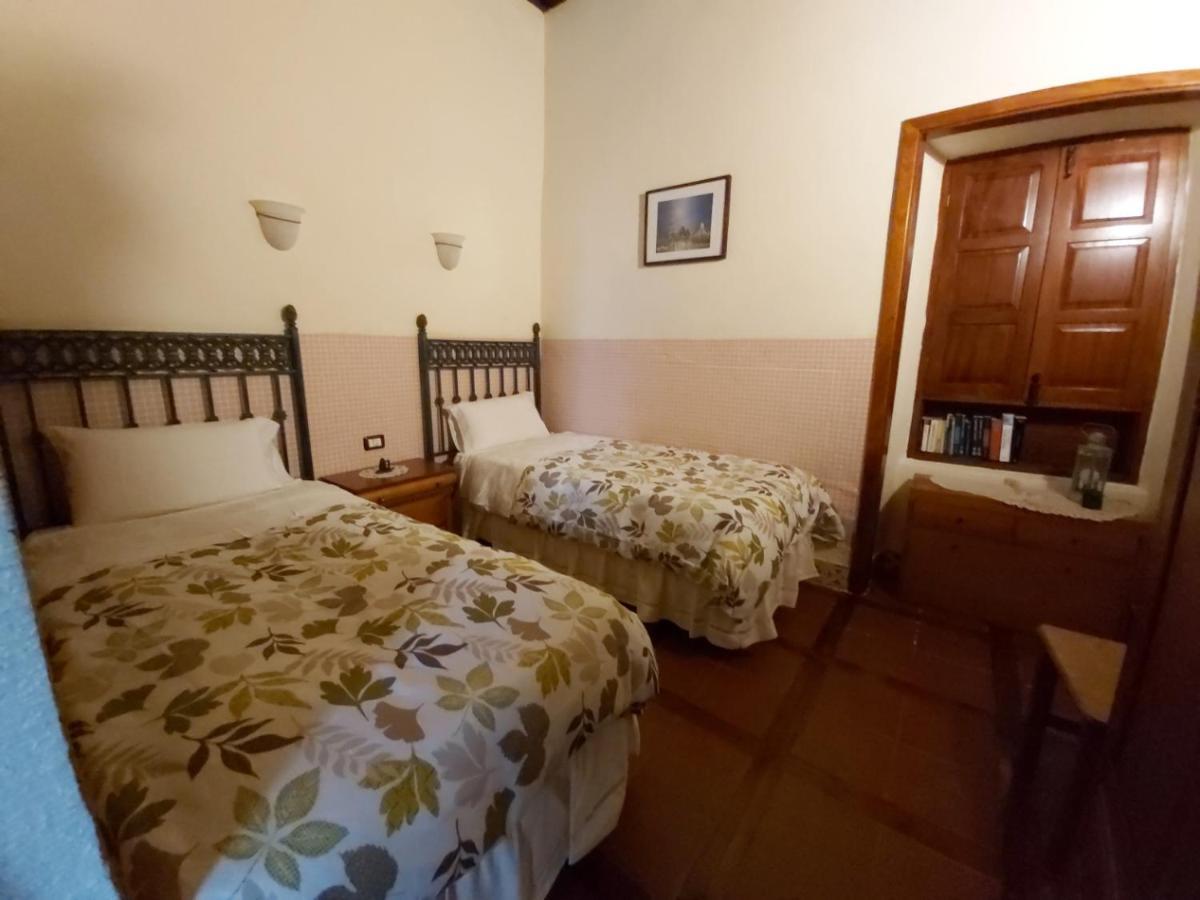 Villa-sleeps4-parking-garden-pool-nearairport Willa *