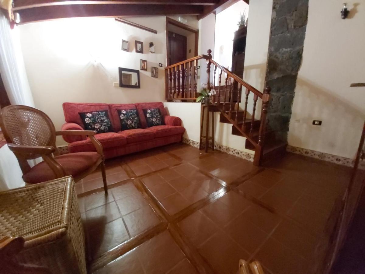Willa Villa-sleeps4-parking-garden-pool-nearairport *