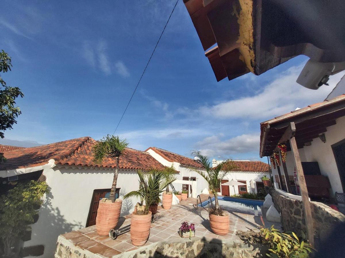 Willa Villa-sleeps4-parking-garden-pool-nearairport La Laguna (Tenerife)